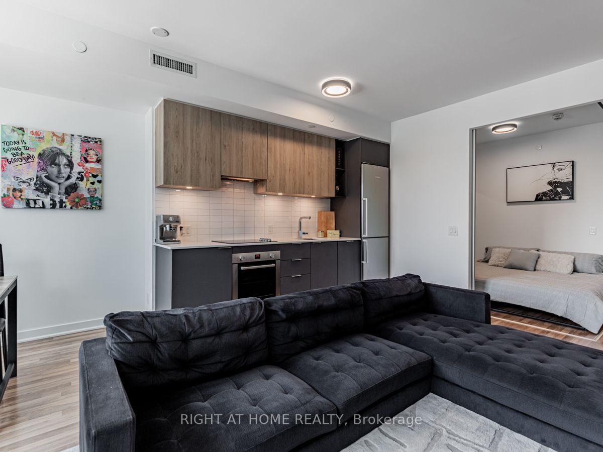 120 Parliament St 413