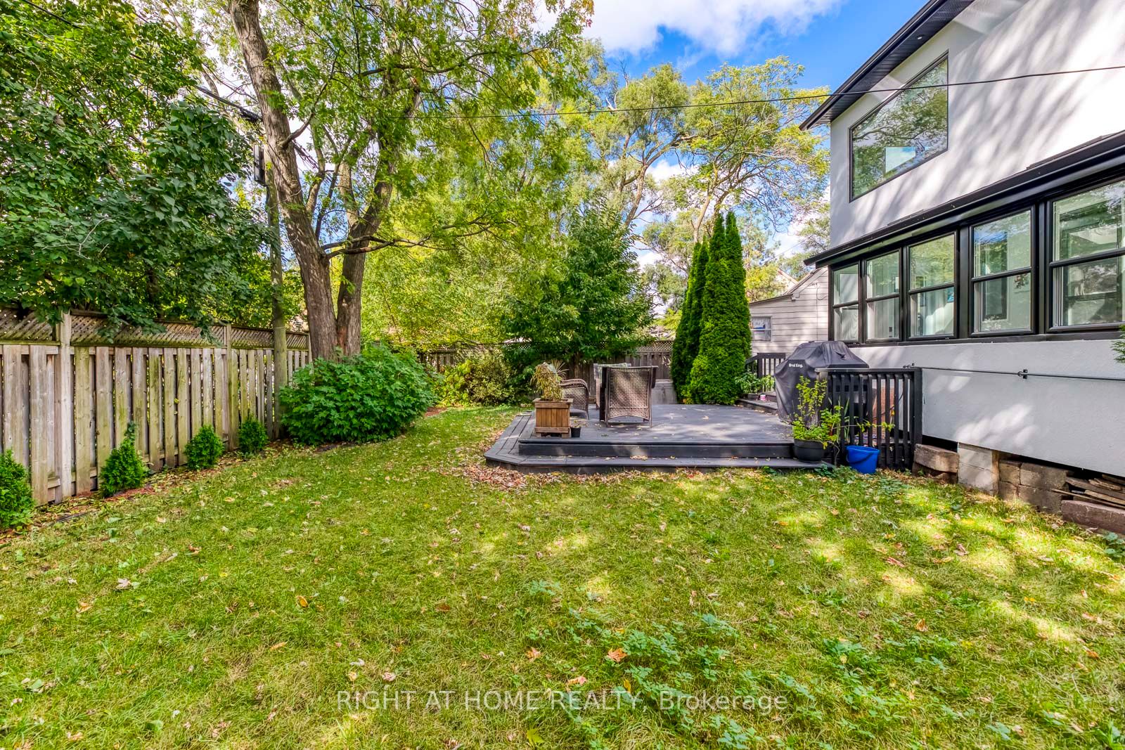5 Saunders Cres