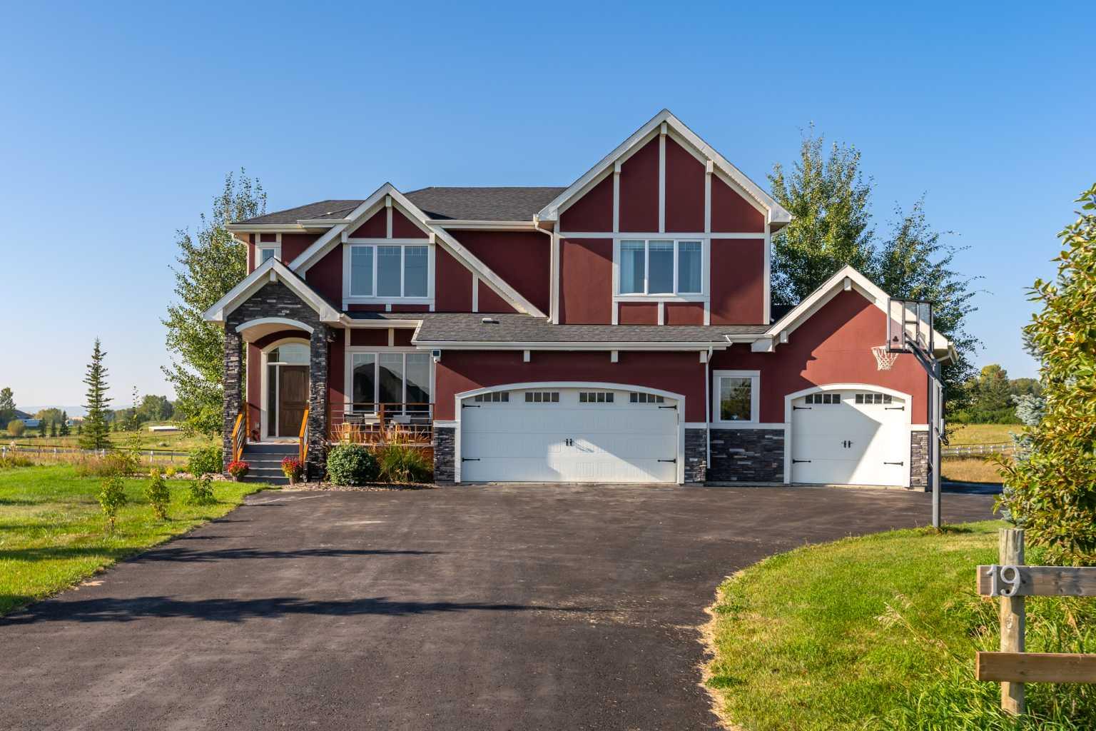 19 Panorama Bay SW