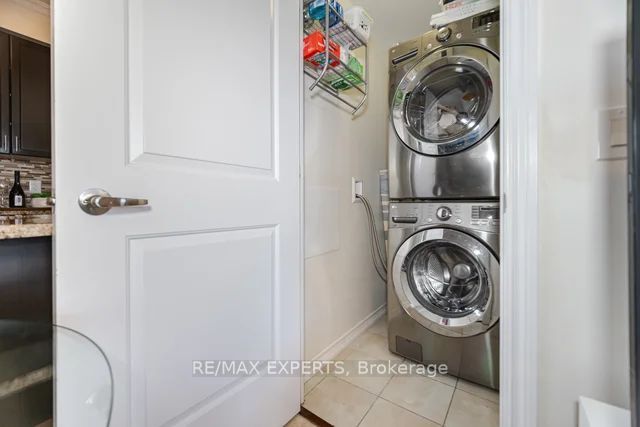 9255 Jane St 809