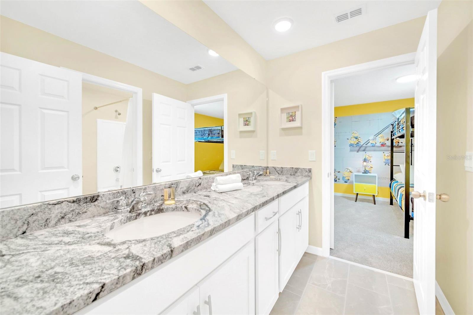 1959 Tropical Palms Circle