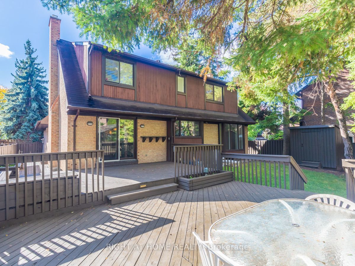 16 Fernside Crt