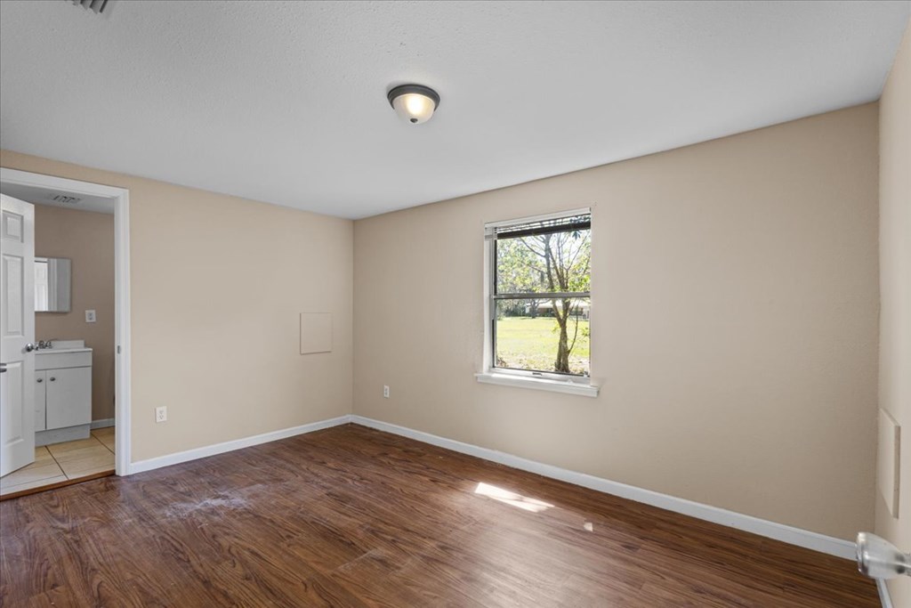 102 NE 138th St