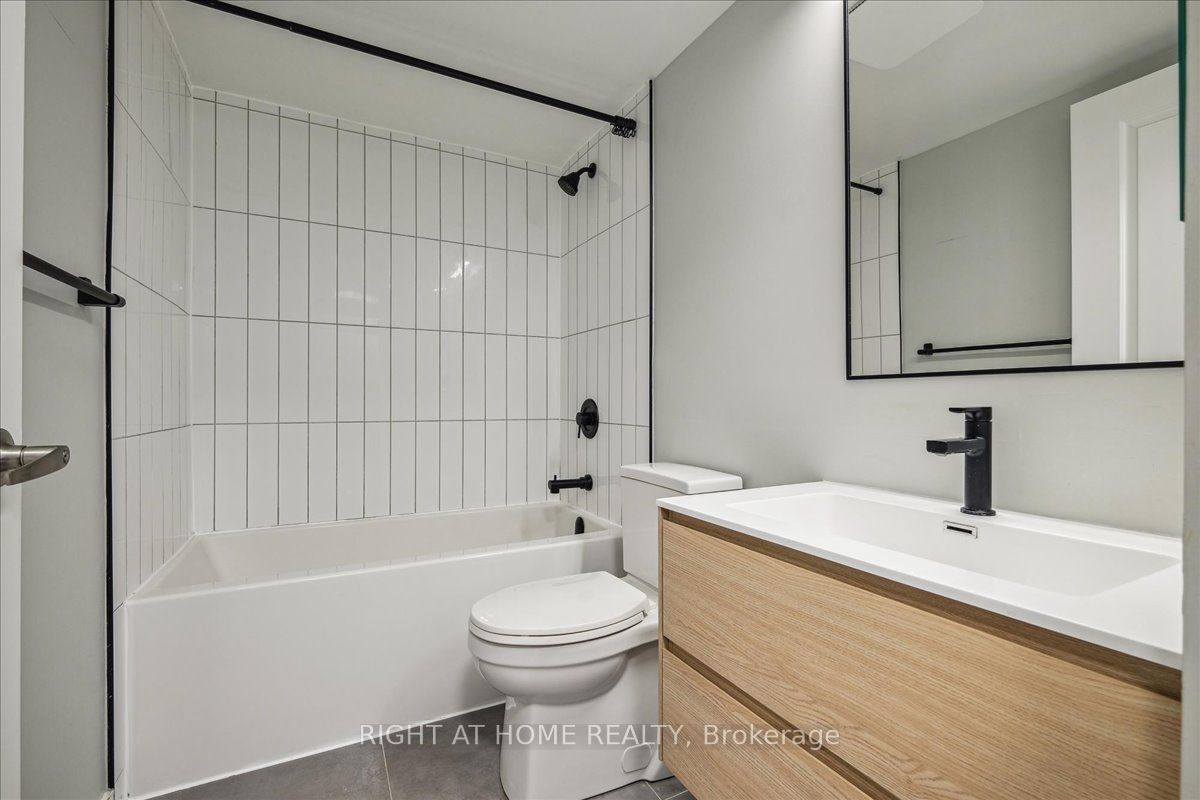 50 Lynn Williams St 812