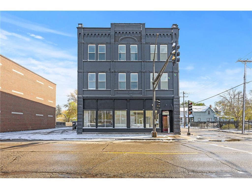 This updated mixed-use building, remodeled in 2023, has all units, including commercial spaces, fully leased. A fantastic opportunity just 5 minutes from the State Capitol.