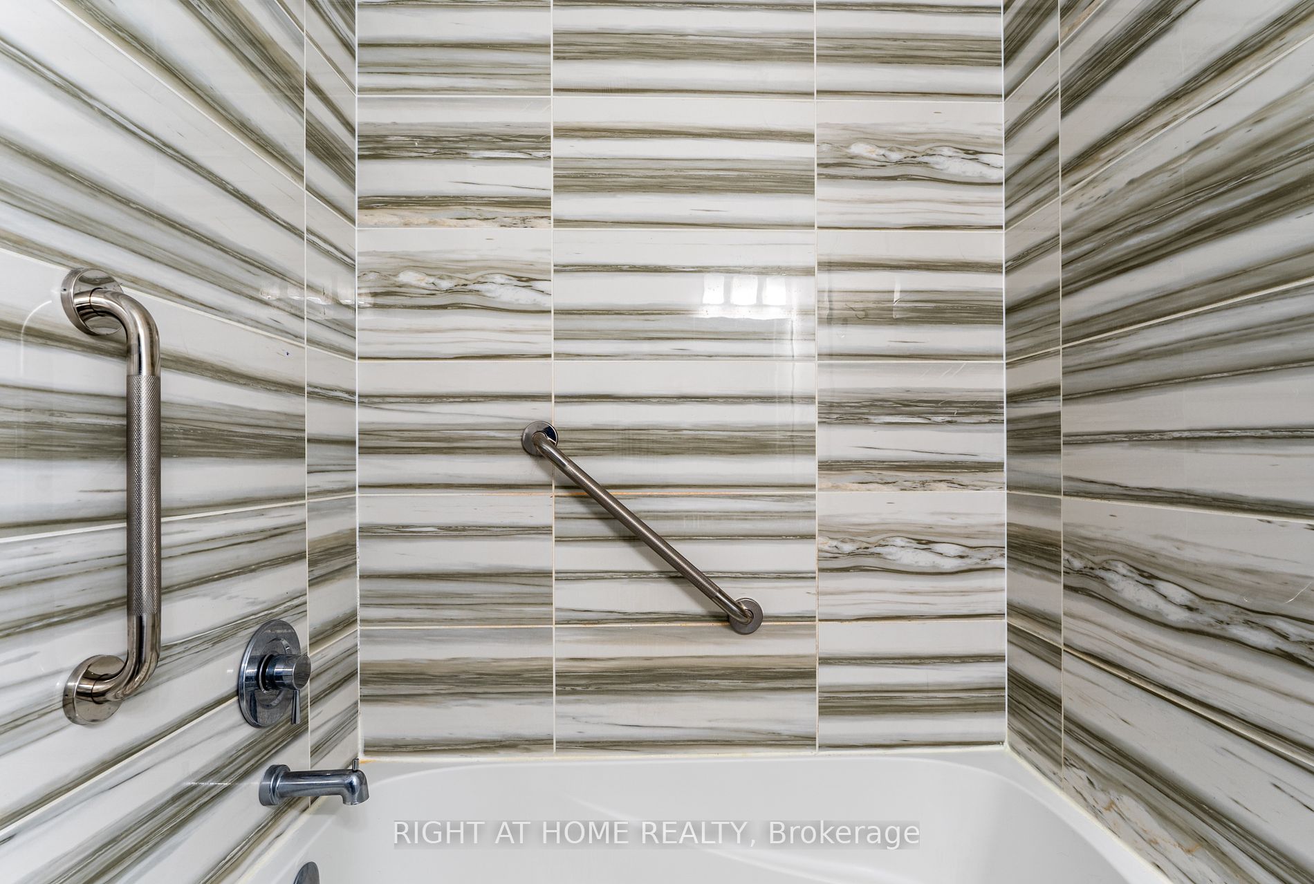 2212 W Lake Shore Blvd Ph06