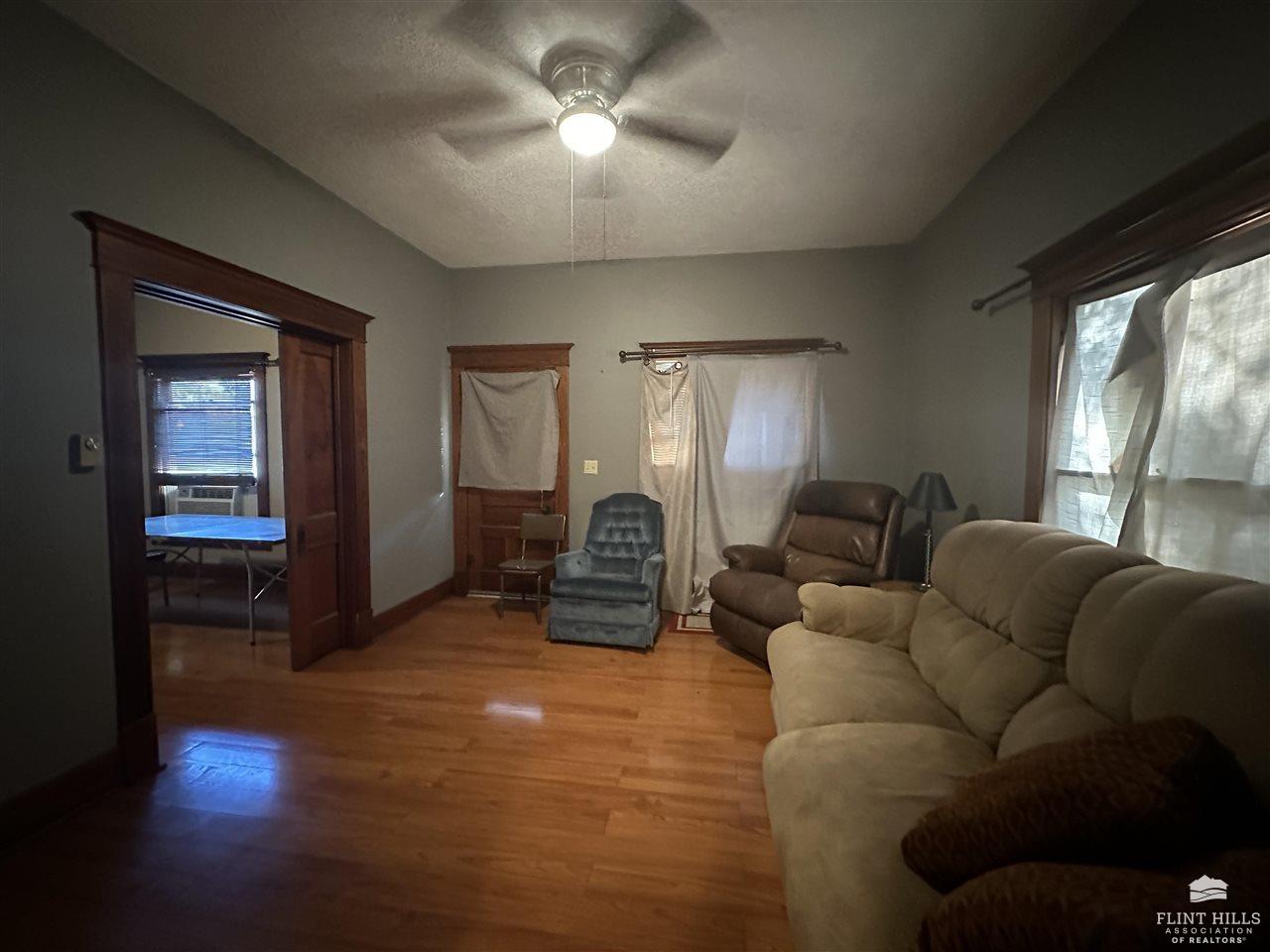 114 W Chestnut Street