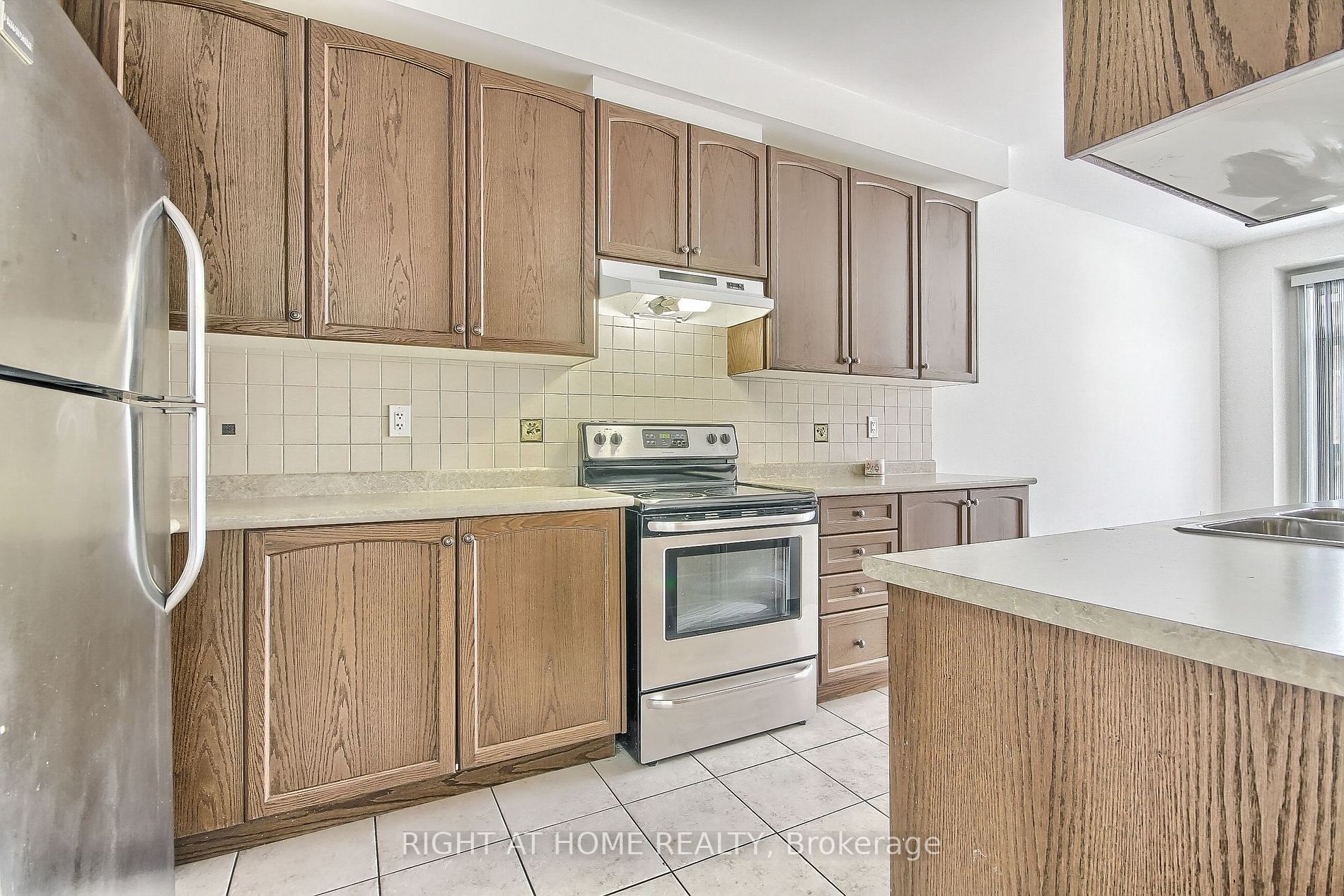 63 Paper Mills Cres