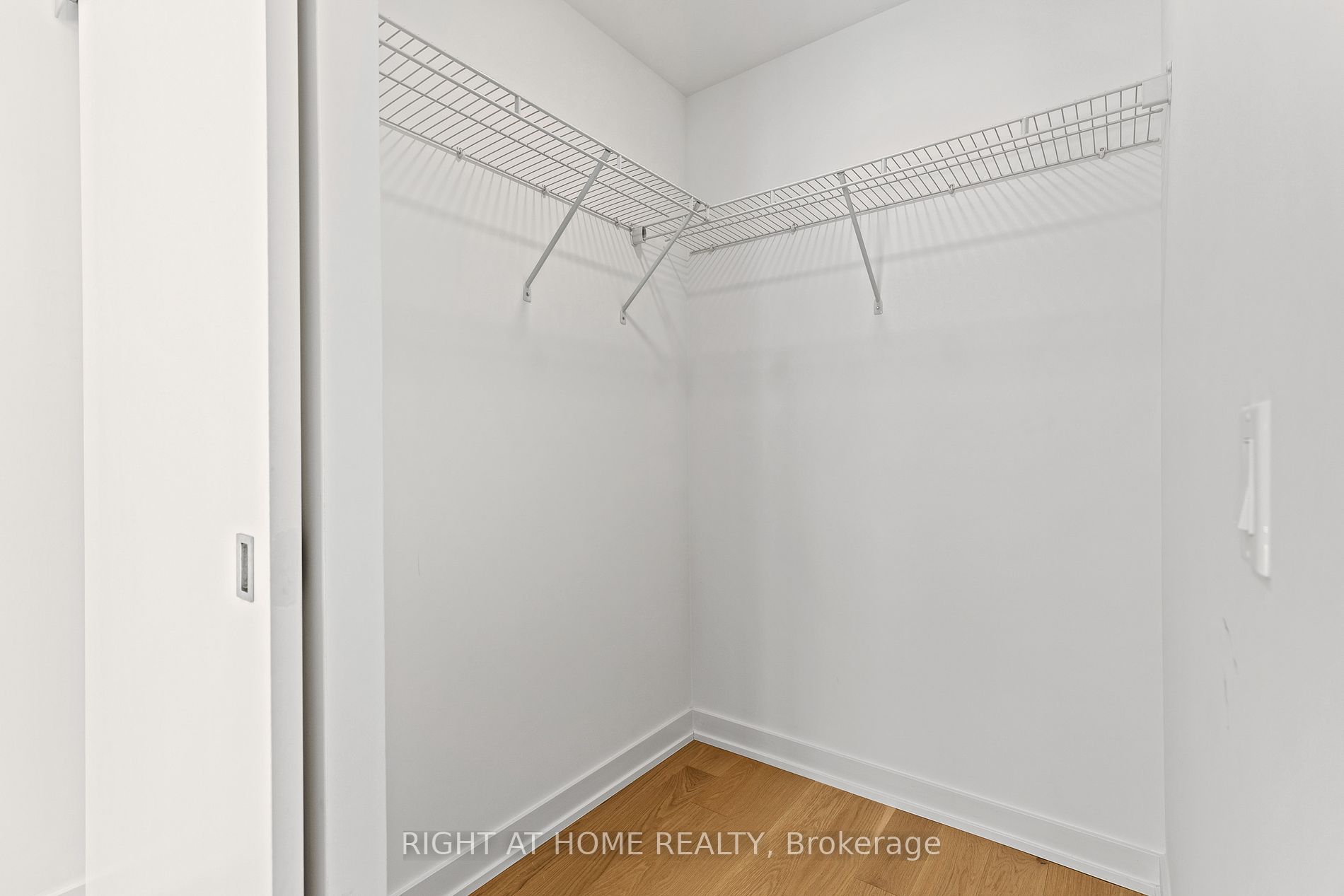 25 E Richmond St 315