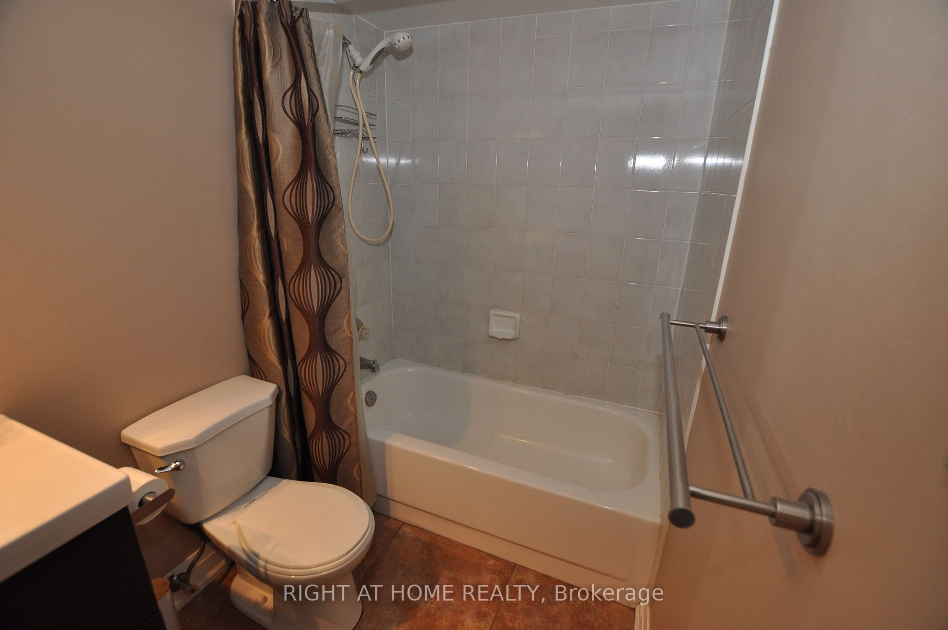 115 Hillcrest Ave 306