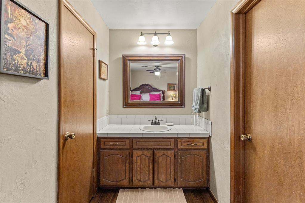1421 E Quail