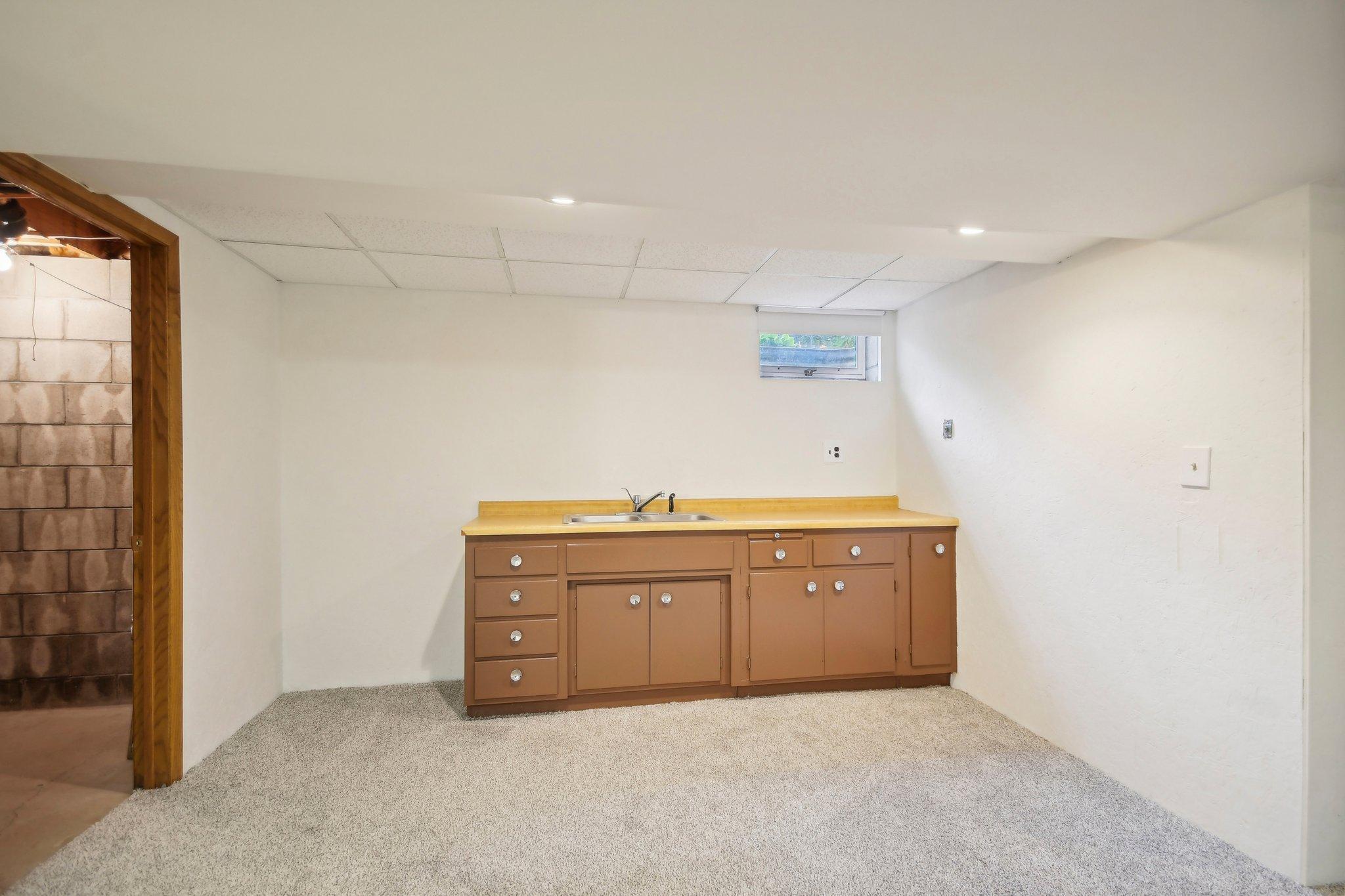 5445 Lakeview Avenue