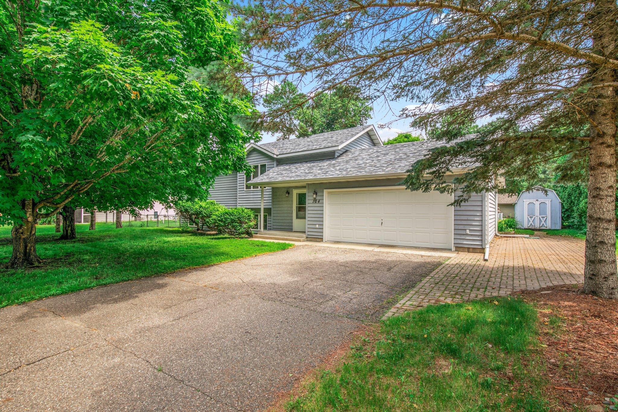 104 9th Avenue N