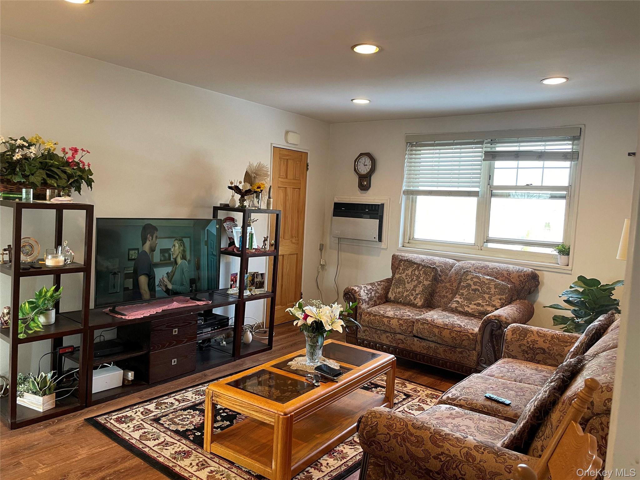 Deepdale Gardens Co-op,3 bedroom, 1 bath 1050 sq. ft unit. . courtyard setting, open-concept kitchen and dining area featuring board approved flooring, and generous closet space throughout the home ensures plenty of room for all your essentials. This co-op includes private parking and  $1,291 monthly maintenance fee covering taxes, washer and Dryer combo and all utilities—no flip tax. Cats are welcome, . Don’t miss your chance to own this rare Little Neck treasure!