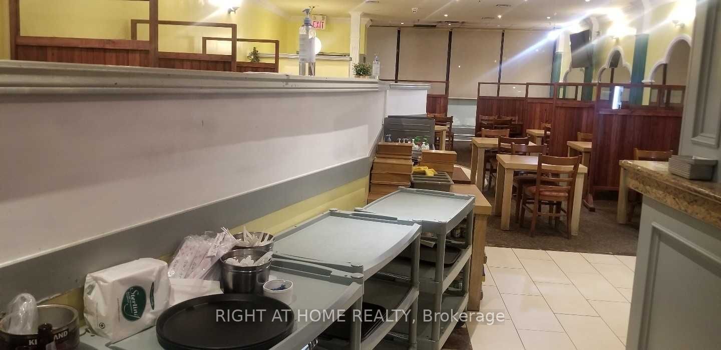 1170 W Burnhamthorpe Rd 15