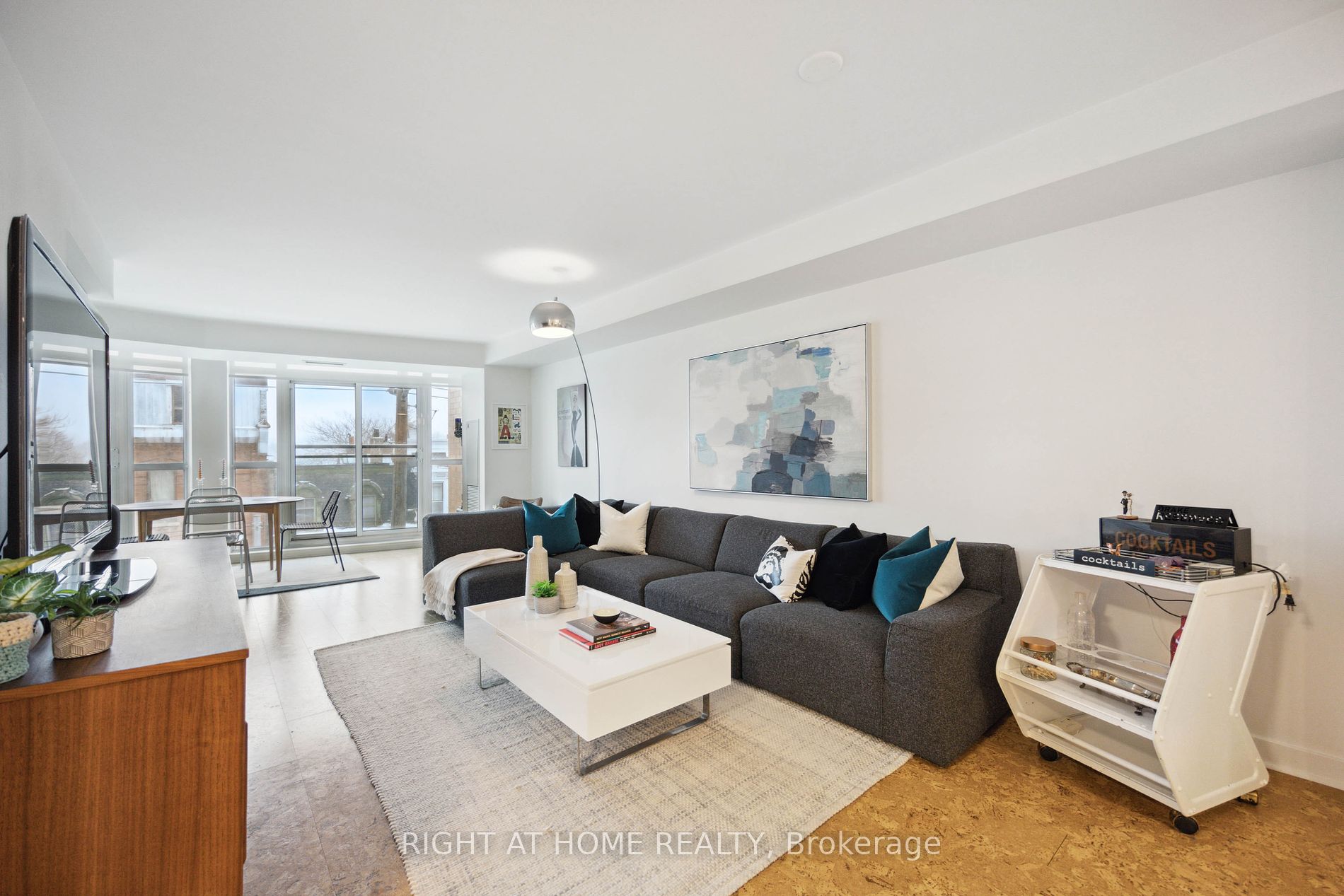 1169 W Queen St 415