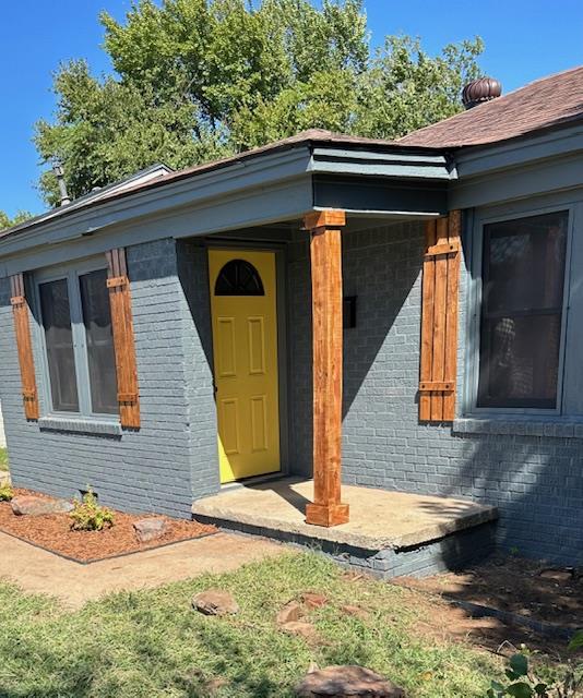 Great location and recently remodeled! Features newly installed central air and heat. The property is currently rented—perfect for investors or buyers looking for immediate rental income.