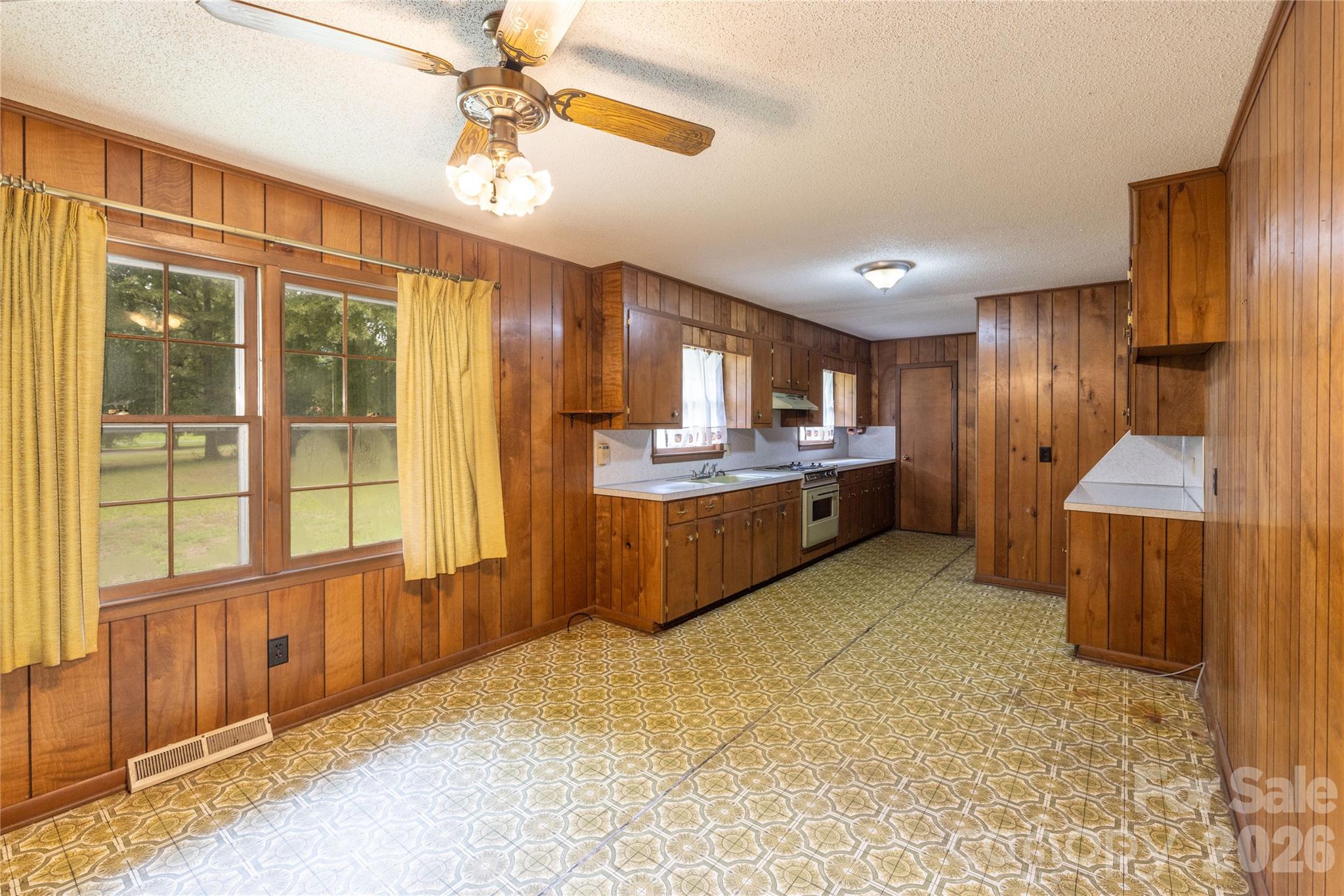 2209 Woodhurst Lane