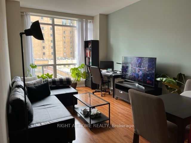 7 E King St 1215