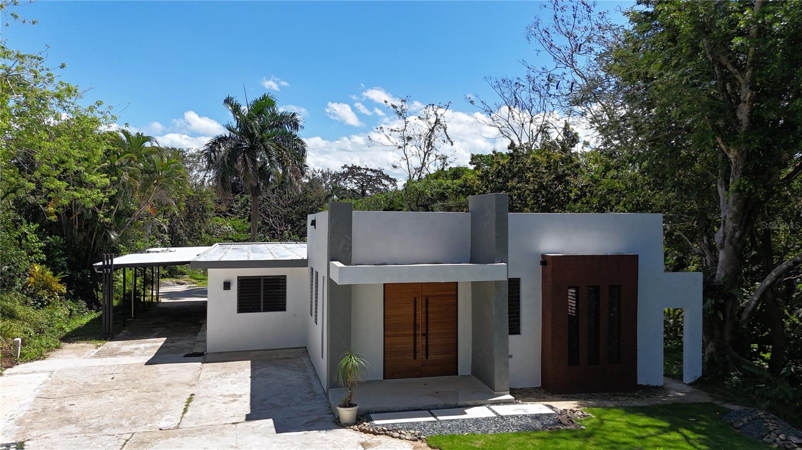 Discover your private oasis in Riverside, Guaynabo, ideally located near the sought-after communities of Montecielo and Monte Azul. Surrounded by lush greenery and tranquil natural beauty, this beautifully remodeled residence offers the perfect blend of comfort and privacy.Set on an expansive 7,880 square meter lot, this property provides a rare opportunity to create your dream outdoor retreat—whether it’s a pool, garden, entertainment area, or additional amenities. The home features 2,307 square feet of interior space, thoughtfully redesigned with a modern open-concept layout that invites natural light and seamless living.Inside, you’ll find 4 bedrooms and 3 updated bathrooms, ideal for families or hosting guests. Enhanced with security doors and windows, the property ensures both peace of mind and everyday comfort.A true sanctuary with room to grow, this Riverside gem is your canvas for inspired living.