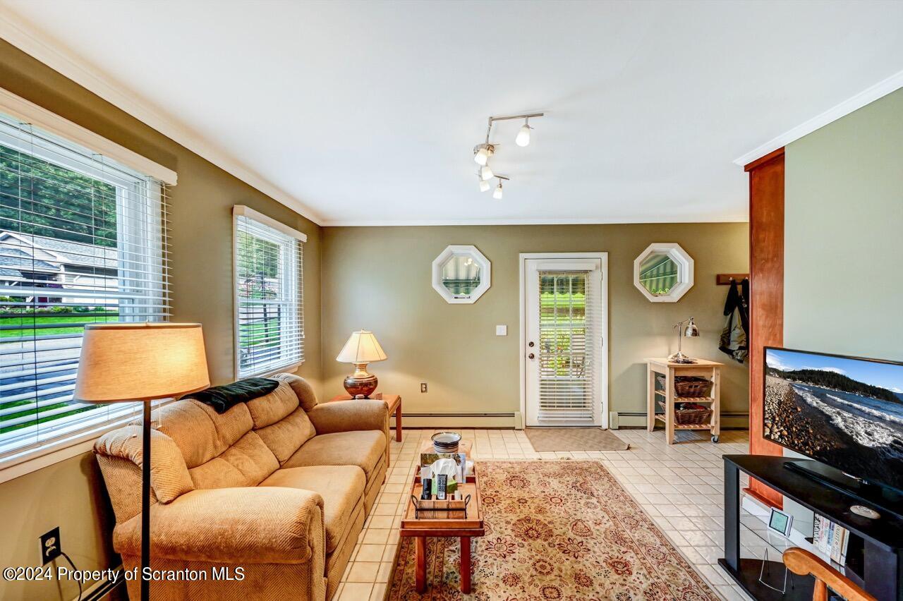 400 Montrose Avenue L113
