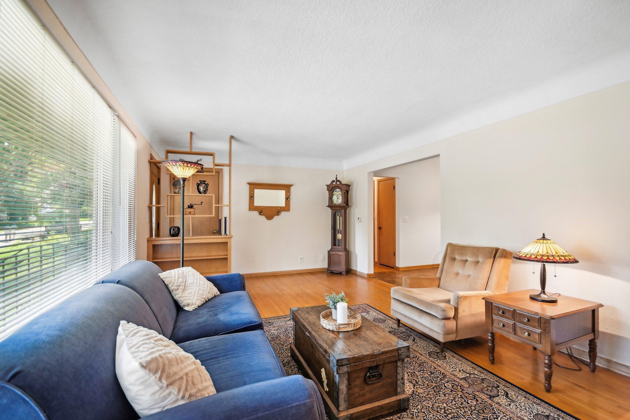 5445 Lakeview Avenue