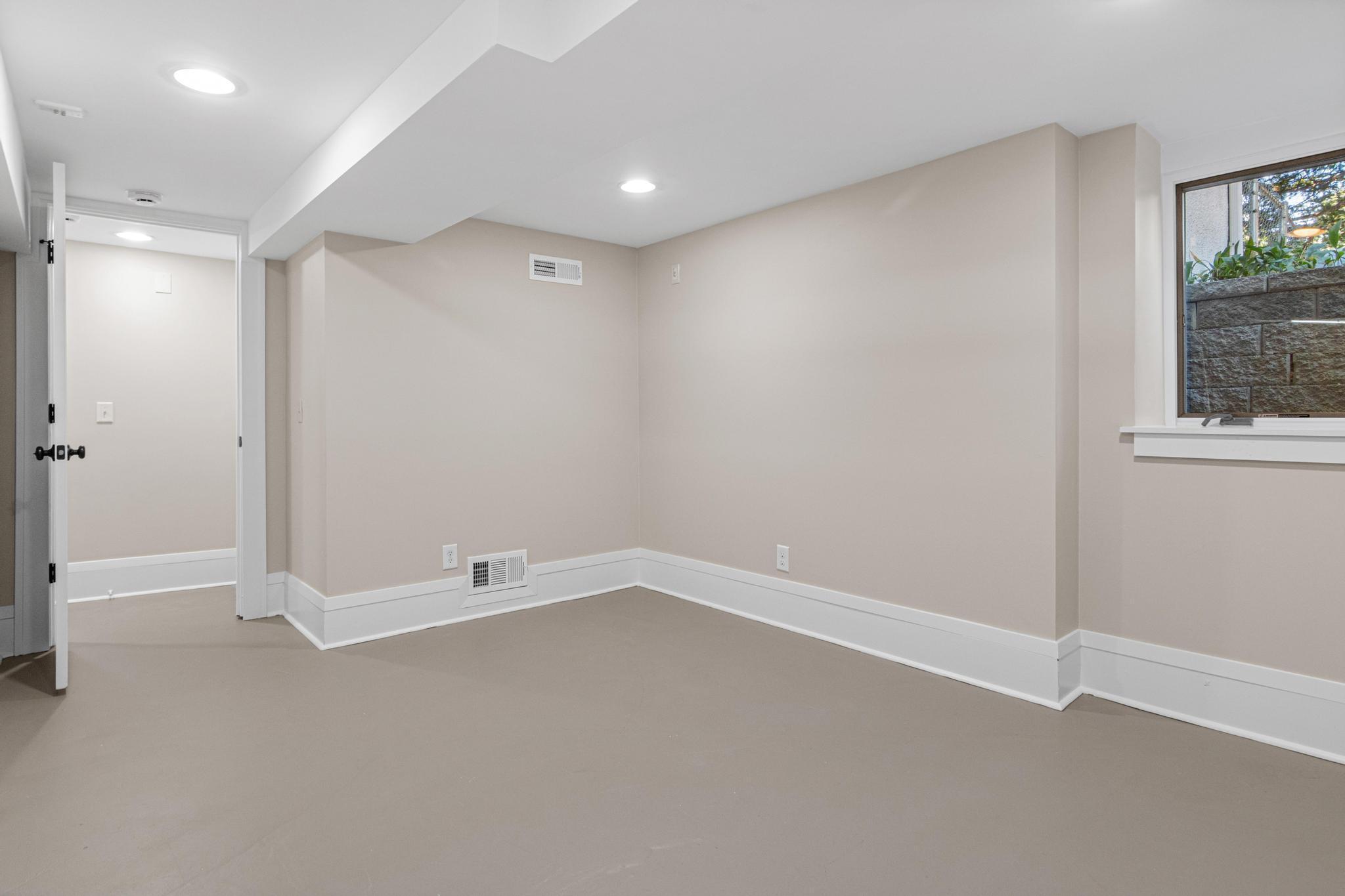 902 Hunt Place