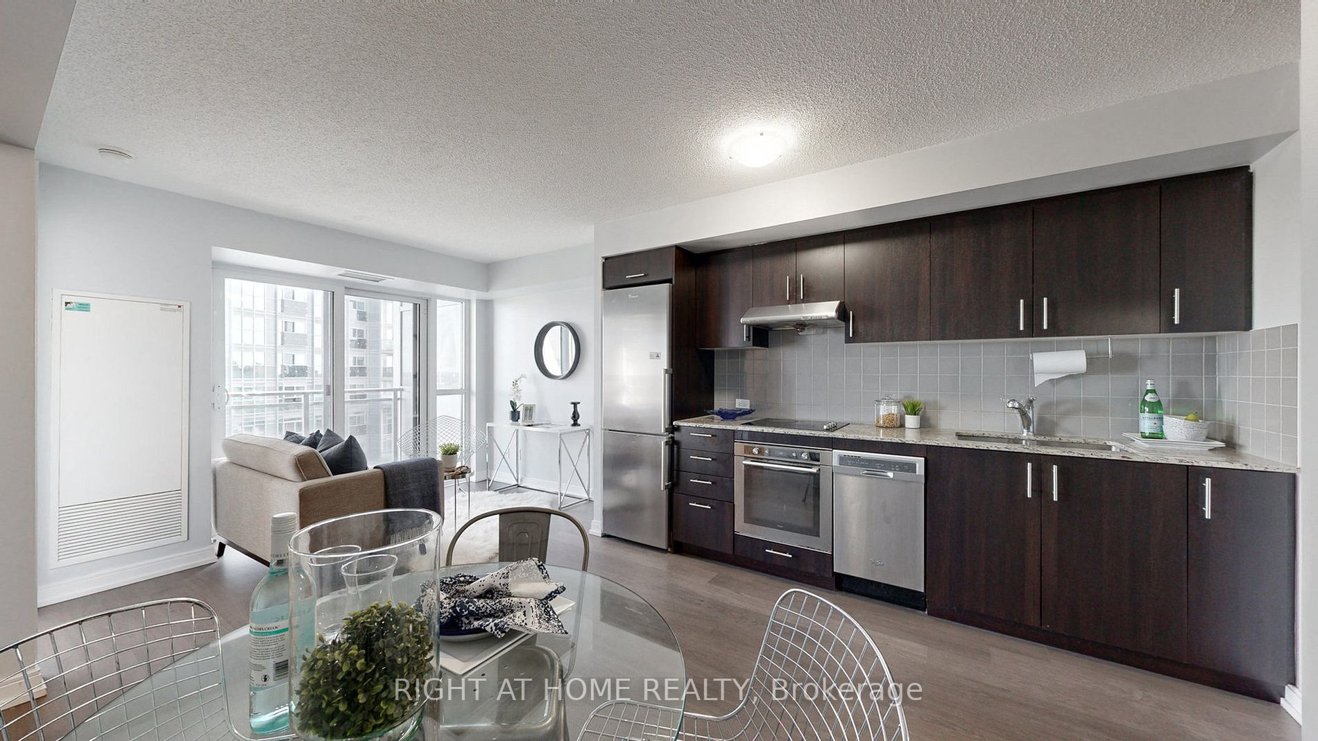 255 Village Green Sq 1210