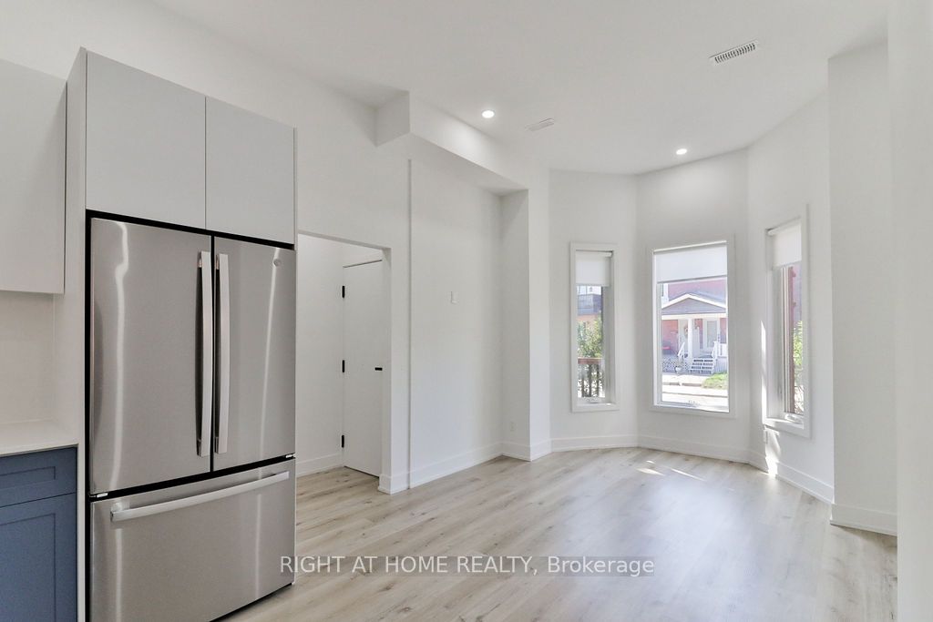 45 Brock Ave 101