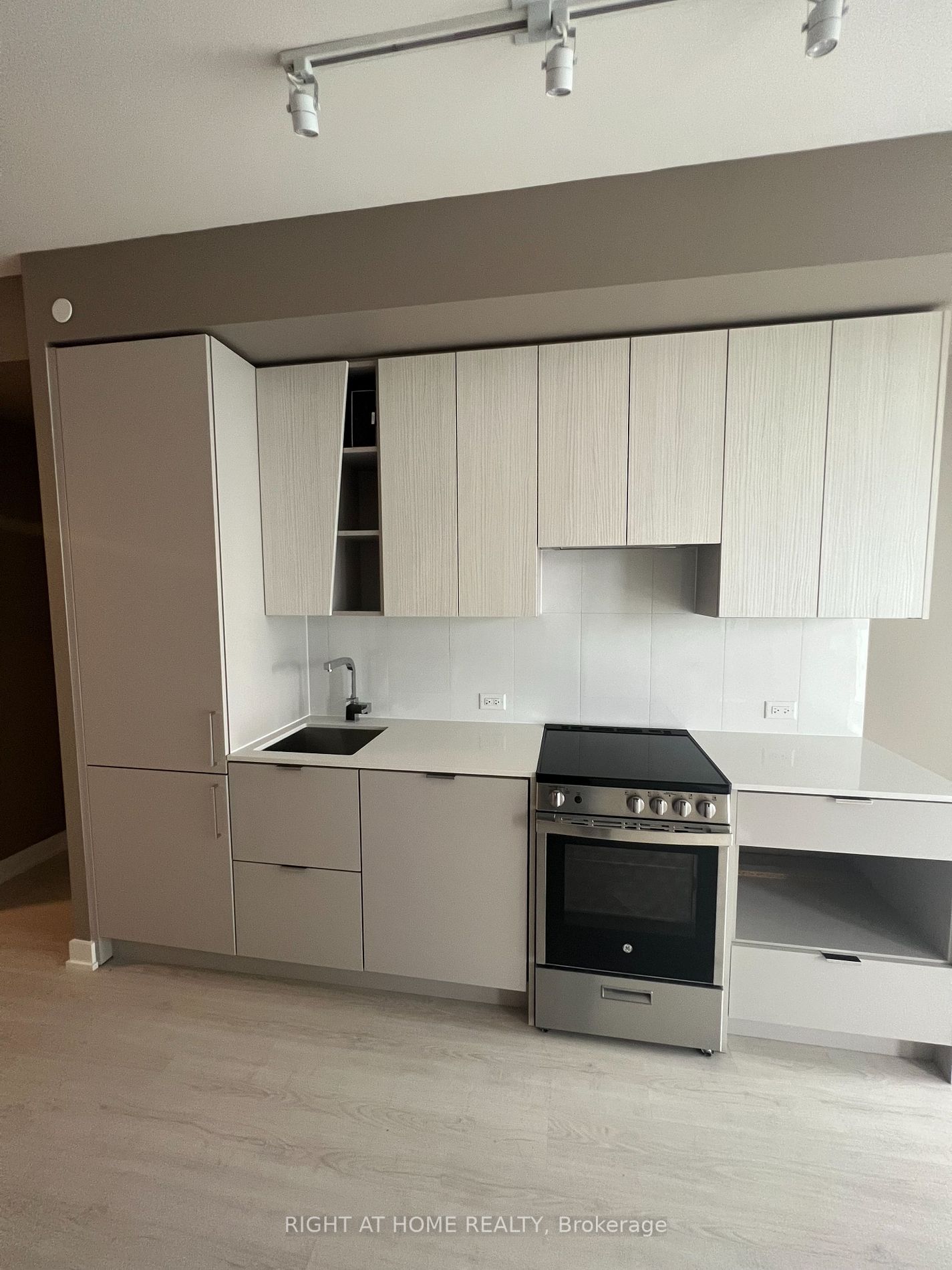 3883 Quartz Rd 2113