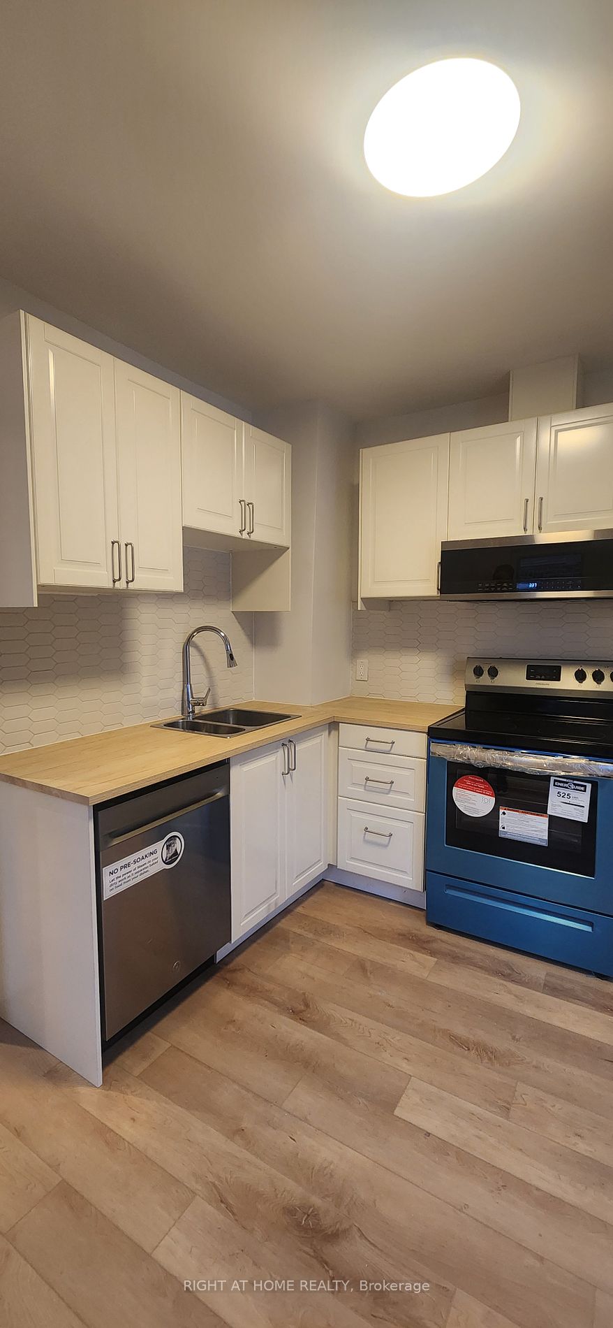77 Athabaska Ave