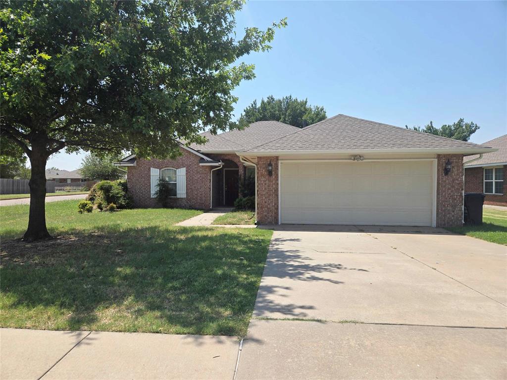 Beautiful 3 bedroom, 2 bath home in the desirable Fossil Creek addition and Edmond Santa Fe School District! This home features an open floor plan with a spacious living area, a well appointed kitchen, and a private primary suite with an en-suite bath. The versatile bonus room offers endless possibilities and can be used as a home office, playroom, media room, or even a 4th bedroom. Enjoy a large backyard and a convenient location close to shopping, dining, parks, and major highway access. Schedule your private showing today!