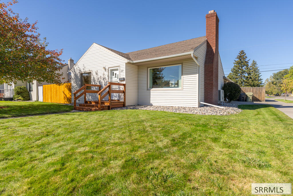 897 E 13th Street