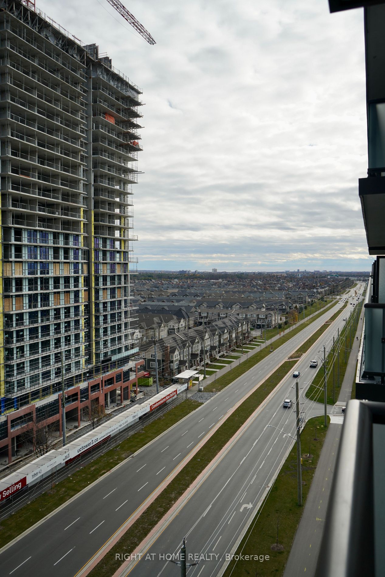2550 Simcoe St 1109