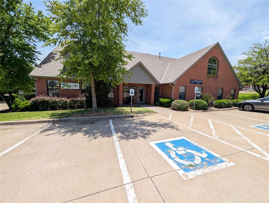 Great commercial listing in East Edmond. Located in a well established business park this unit is such a great space for a variety of businesses. Ample parking out front. Located on the 2nd floor this unit features large reception area with vaulted ceilings. All three offices are generously sized with ample space and natural light. Large kitchen with enough space for a dining table as well. You will love this space so schedule a private showing with us today!