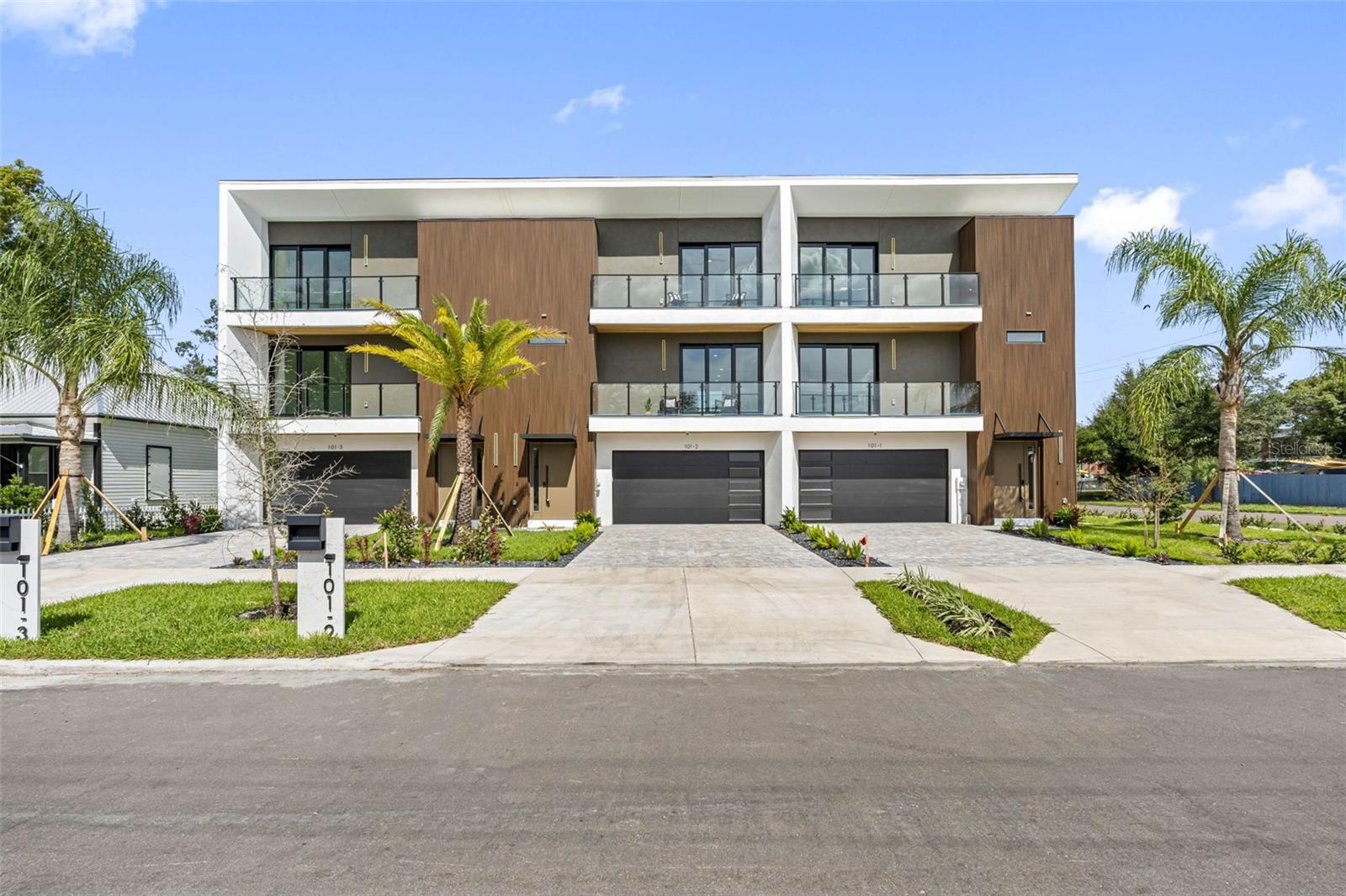 101 W Warren Avenue 1