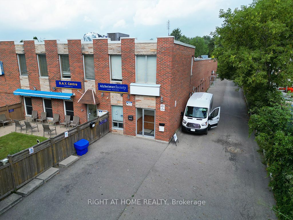 10 Harlech Crt 1