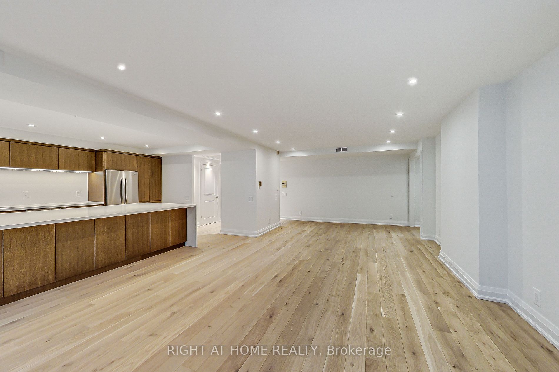 480 W Queens Quay 302W