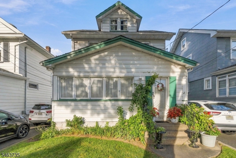 239 Magie Ave