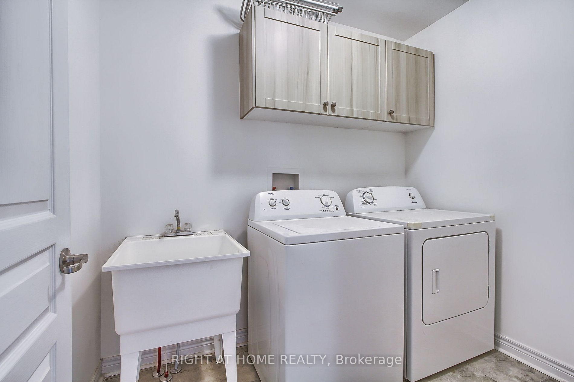 63 Paper Mills Cres