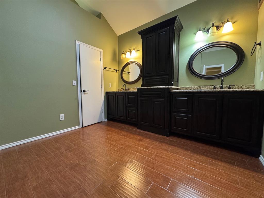 2865 Oak Creek Drive