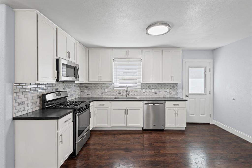 3350 Kingsbury Avenue