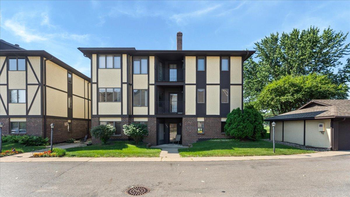 245 Park Avenue S 206