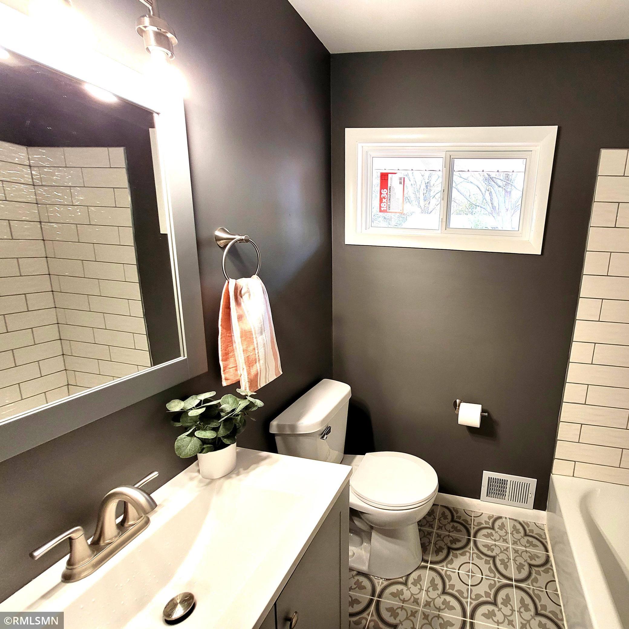 2956 Edgewood Avenue N