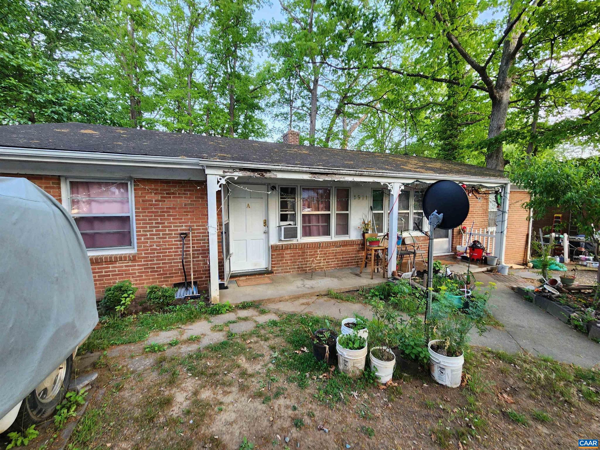 1911 Cedar Hill Rd  