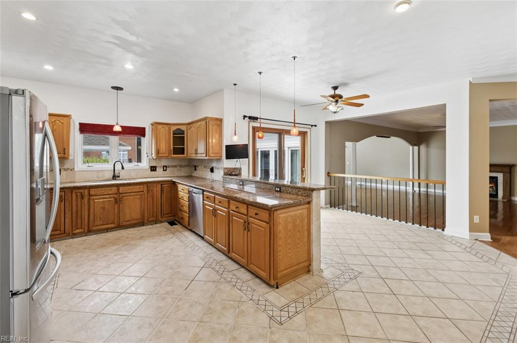 803 Gresham Way