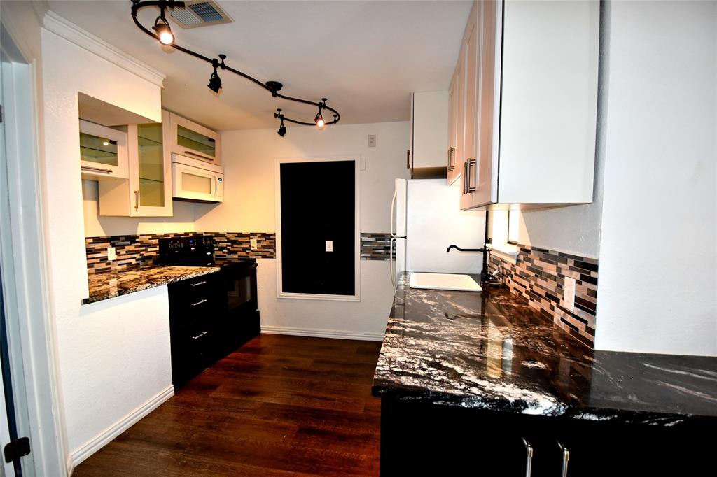 Price improvement! Ready for new tenants! Amazing updated condo just outside of downtown Fort Worth, in the heart of the Cultural District. The unit offers a private balcony that is great for relaxing. Living area features hard surface flooring, fireplace. Updated kitchen boasts exotic granite counters and backsplash, beautiful cabinets. Split bedrooms for privacy. Updated primary bathroom has relaxing soaking tub. The property has a beautiful pool area and perimeter fencing. Owner pays HOA fees and water, so tenants get to enjoy the full amenities. Access fees may be applicable. Application fee $50 per adult. Small dogs allowed.The complex is ideally located within walking distance to the 7th Street shopping and nightlife, the Museum District and UNTHSC.Very clean, ready for immediate move-in!