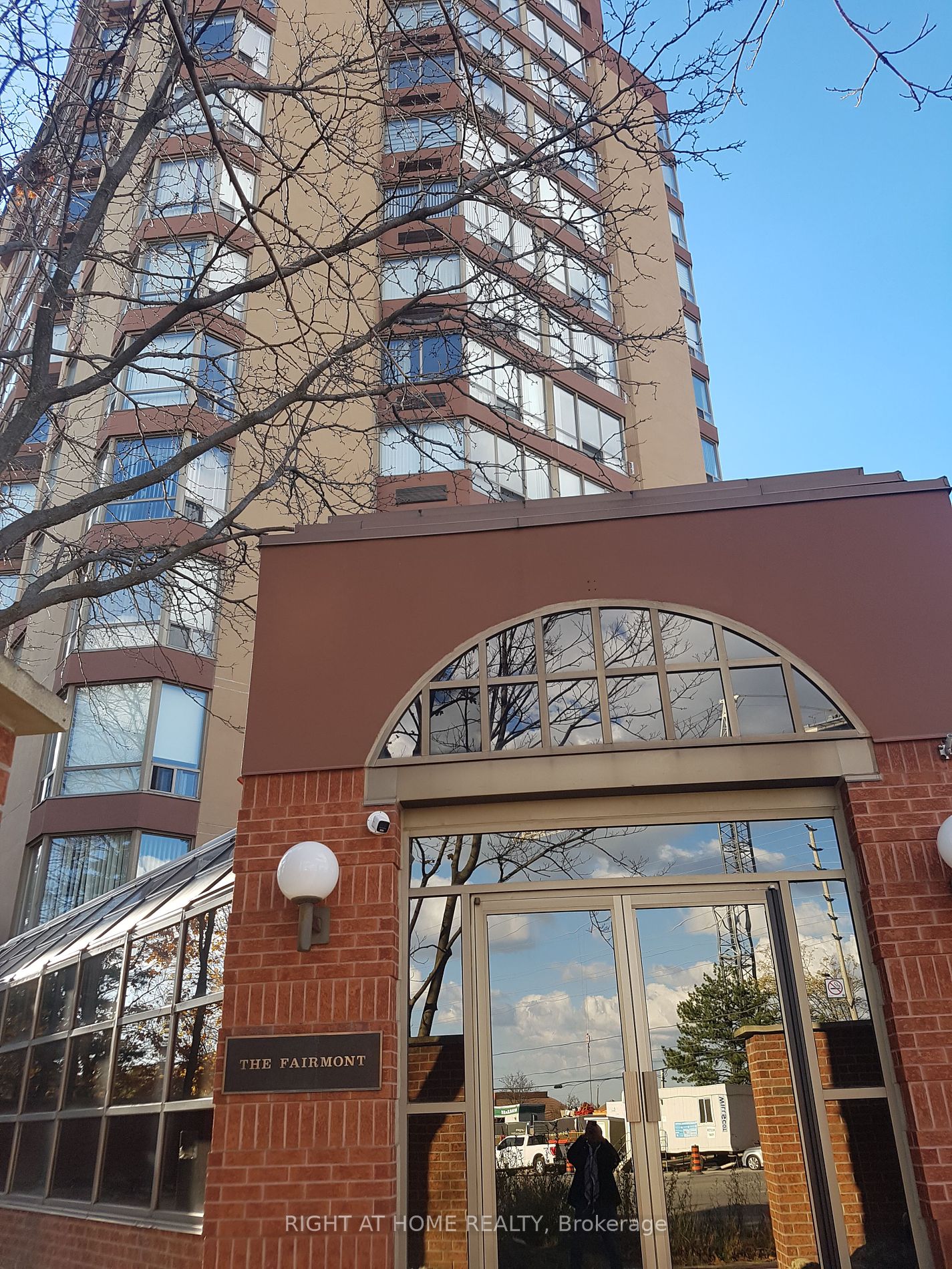 25 W Fairview Rd Ph3