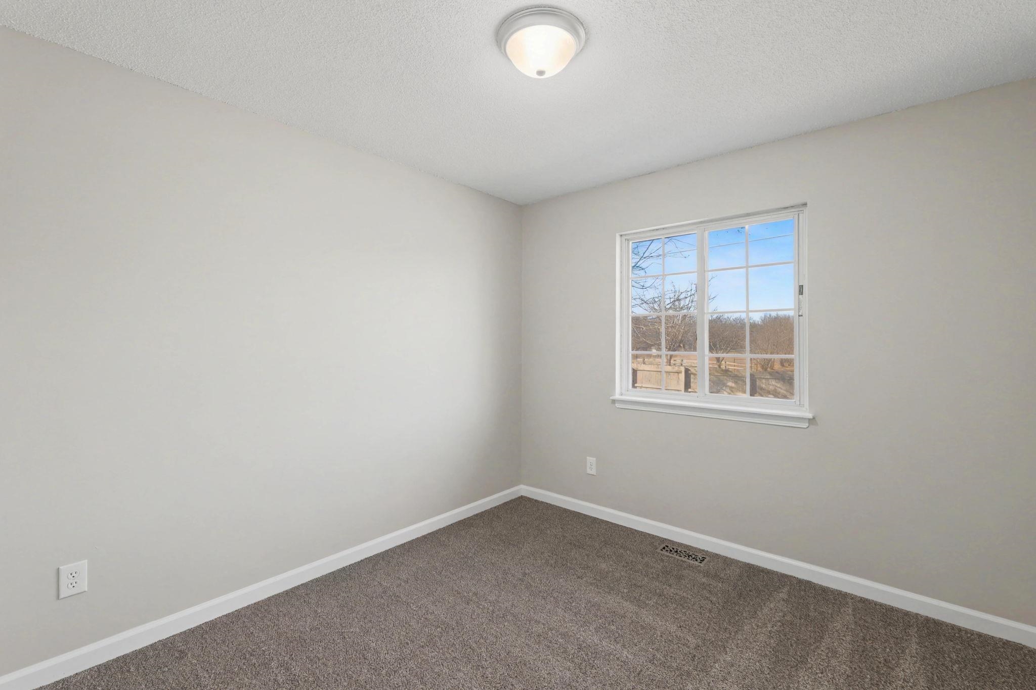 1813 N Pine Grove St