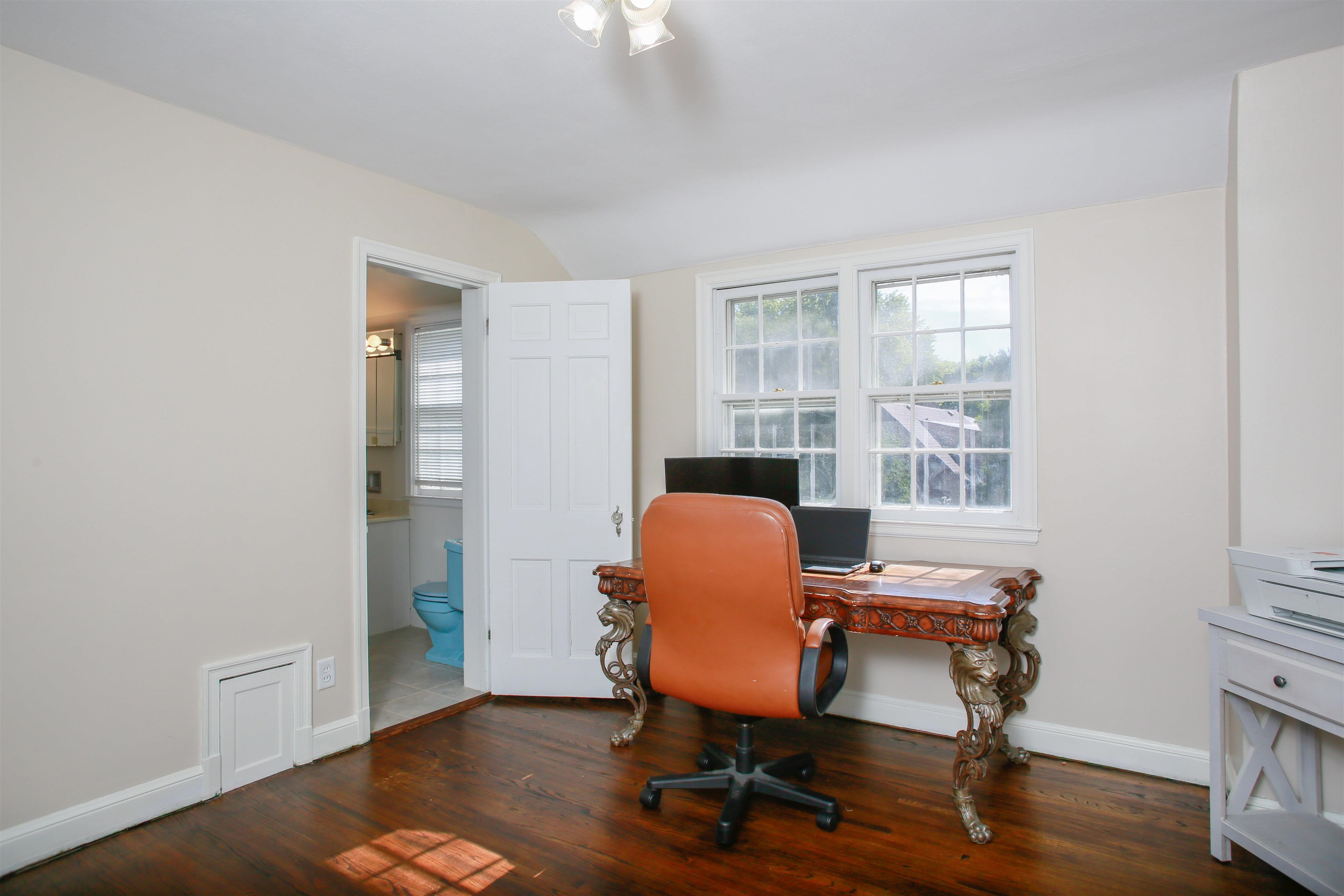 1325 W Lincoln